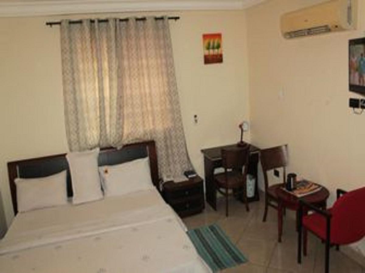 Ruby Kay Hotel Ogbodjo Bagian luar foto